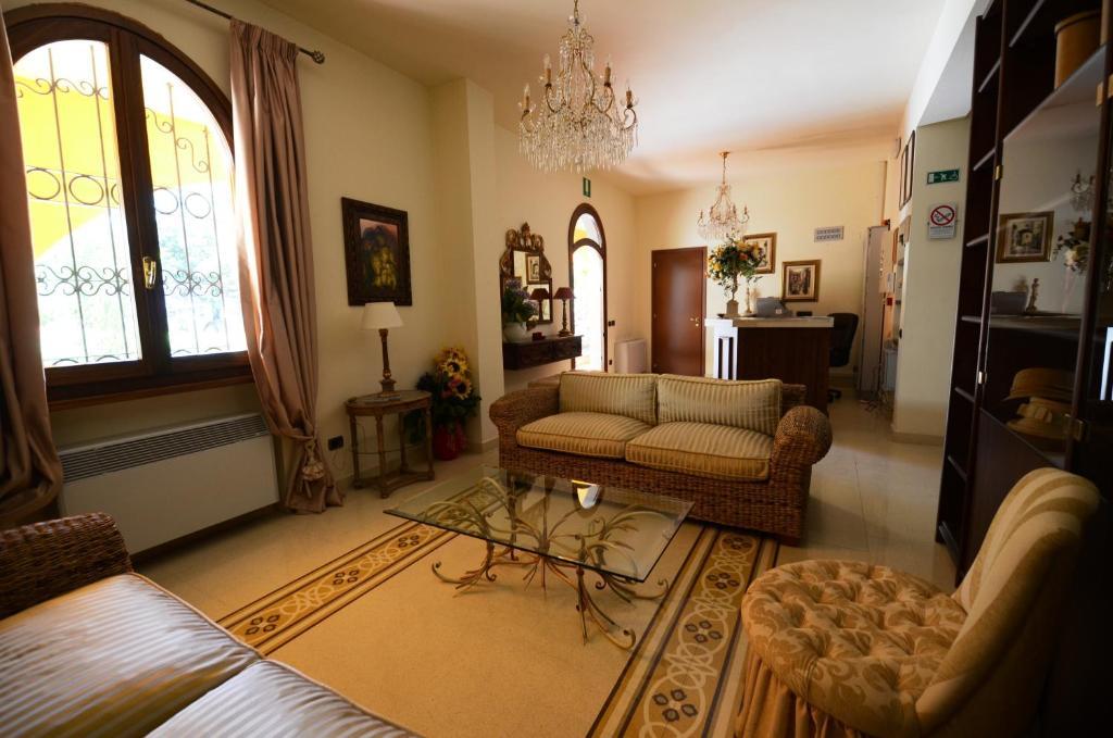 Poggio Degli Olivi Bed & Breakfast Monsummano Terme Екстериор снимка